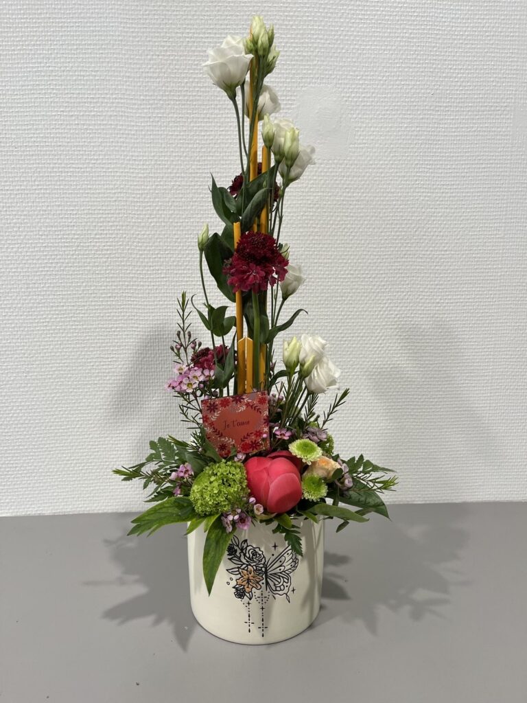 Composition florale fête des mères - Fleuriste Végétalis Roanne